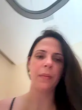 Snapshot of Lady_LauraRose chatting on October 18, 2025, 2:40 pm Lady LauraRose online show from October 18, 2025, 2:40 pm