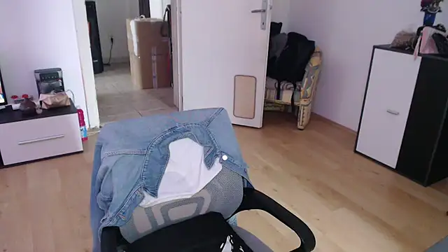 Aliens4twenty online show from November 6, 2025, 9:21 am