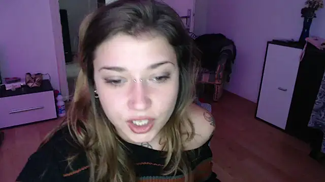 Aliens4twenty online show from November 11, 2025, 10:04 am