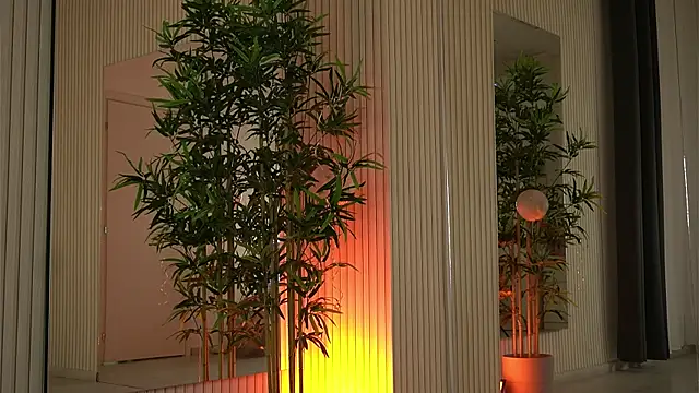 EmmaBlanco online show from December 22, 2025, 8:50 pm