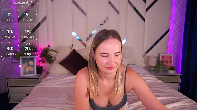 Snapshot of SofieBloom chatting on September 21, 2025, 3:13 pm SofieBloom online show from September 21, 2025, 3:13 pm