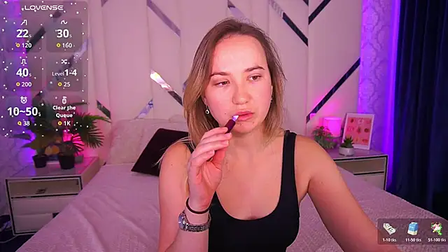 Snapshot of SofieBloom chatting on November 6, 2025, 11:48 pm SofieBloom online show from November 6, 2025, 11:48 pm