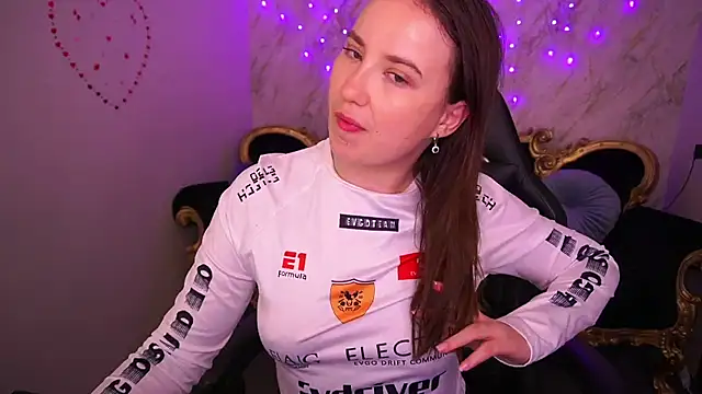 SofieBloom online show from March 9, 2026, 4:05 am