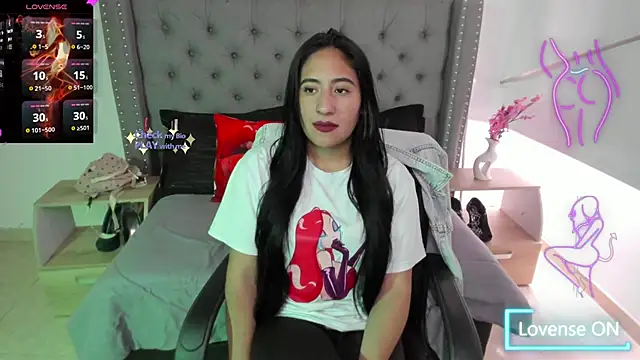 Snapshot of Viviene_Price chatting on September 18, 2025, 1:02 pm Viviene Price online show from September 18, 2025, 1:02 pm