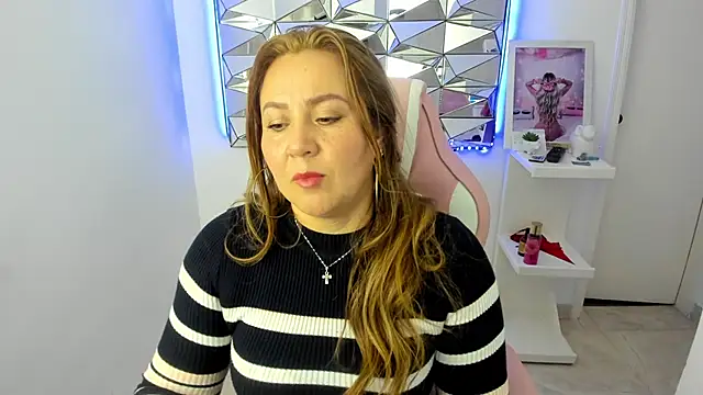 camixxx m online show from December 5, 2025, 12:36 pm