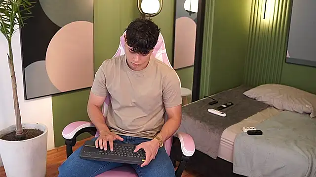 Ethan occonor online show from September 24, 2025, 6:44 pm