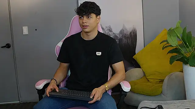 Ethan occonor online show from October 18, 2025, 1:01 pm