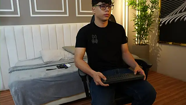 Ethan occonor online show from November 6, 2025, 8:15 am