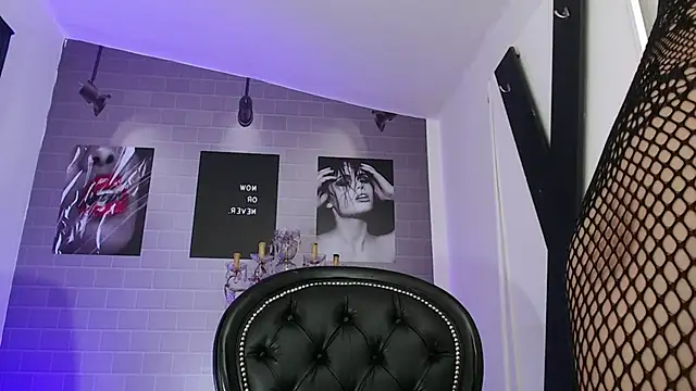 aleesha cameron02 online show from January 7, 2026, 9:28 pm