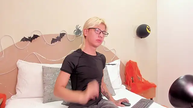 Enrrixxx  online show from October 31, 2025, 7:26 pm