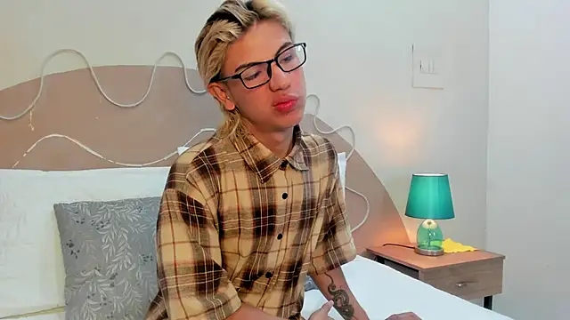 Enrrixxx  online show from November 23, 2025, 7:24 pm