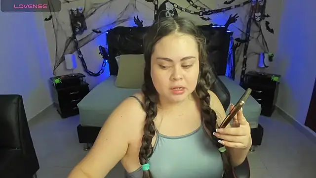 Snapshot of LolaVillalobos chatting on October 30, 2025, 11:33 am LolaVillalobos online show from October 30, 2025, 11:33 am