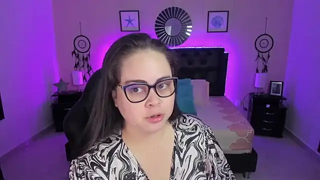 LolaVillalobos online show from February 17, 2026, 11:50 am