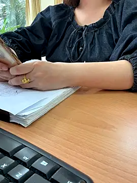 PhuongNhi21 online show from September 13, 2025, 2:44 am