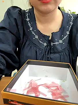 PhuongNhi21 online show from October 31, 2025, 4:13 am