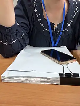 PhuongNhi21 online show from November 5, 2025, 1:05 am