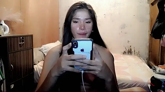 Cutierhyxx online show from May 5, 2026, 1:52 pm