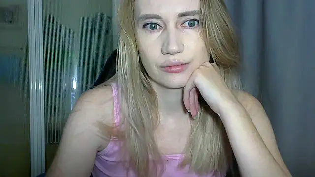 Snapshot of JessFoxxx chatting on November 12, 2025, 2:56 am JessFoxxx online show from November 12, 2025, 2:56 am