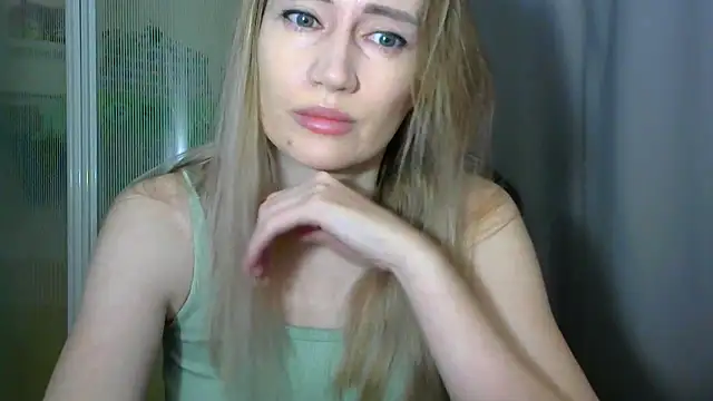 Snapshot of JessFoxxx chatting on January 18, 2026, 4:05 am JessFoxxx online show from January 18, 2026, 4:05 am