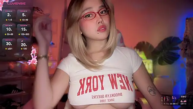 SarasayTS online show from September 25, 2025, 4:54 pm