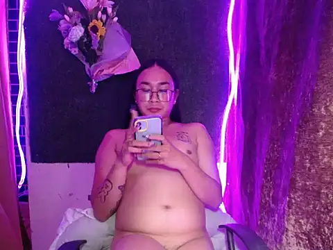 in yourdreamstarxx online show from January 5, 2026, 5:27 pm