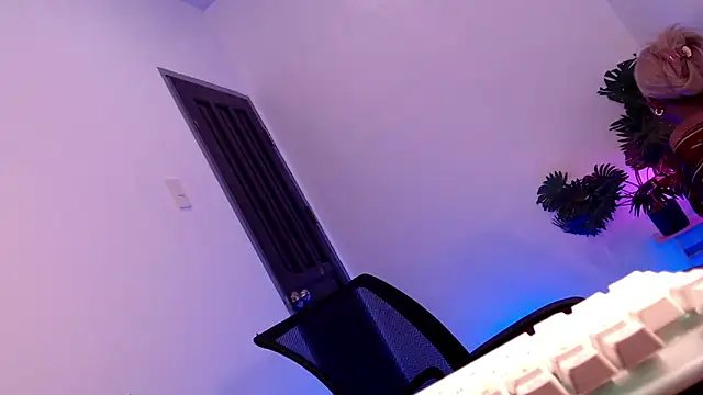 nathaliehardcore1x online show from September 18, 2025, 6:10 pm