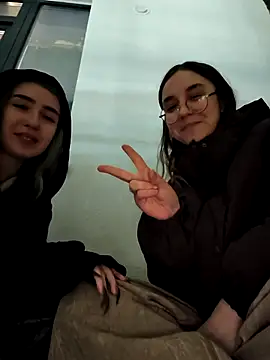 ameliameadd online show from April 10, 2026, 7:07 pm