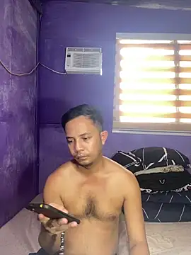 Snapshot of hotcumboi69 chatting on February 18, 2026, 7:15 am hotcumboi69 online show from February 18, 2026, 7:15 am