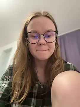 Snapshot of _CherryBloom_ chatting on October 4, 2025, 7:34 pm CherryBloom online show from October 4, 2025, 7:34 pm