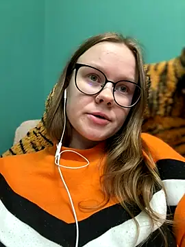 Snapshot of _CherryBloom_ chatting on October 7, 2025, 7:33 pm CherryBloom online show from October 7, 2025, 7:33 pm