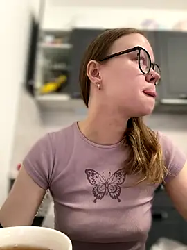 Snapshot of _CherryBloom_ chatting on October 13, 2025, 11:21 am CherryBloom online show from October 13, 2025, 11:21 am