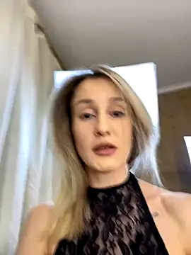 Snapshot of RosieBlossom chatting on November 3, 2025, 5:14 pm RosieBlossom online show from November 3, 2025, 5:14 pm