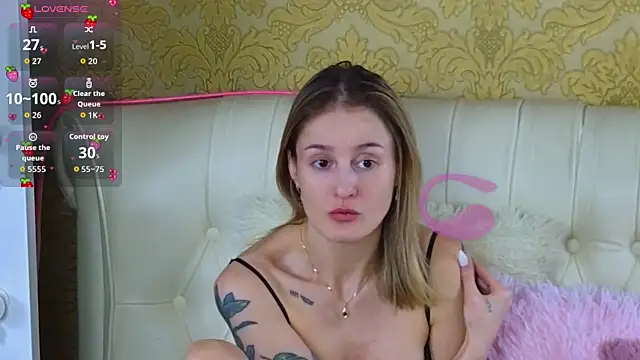 RosieBlossom online show from February 15, 2026, 7:43 pm