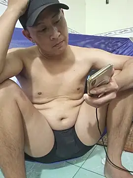 ducpham6565 online show from December 21, 2025, 7:10 pm