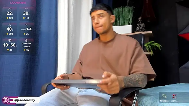 jaze bradley online show from November 17, 2025, 11:27 am