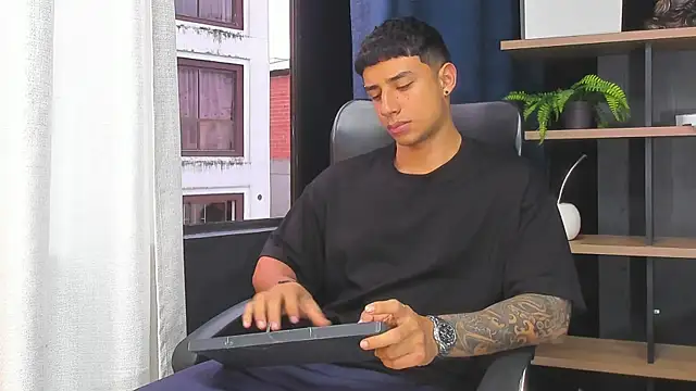 jaze bradley online show from December 18, 2025, 11:16 am