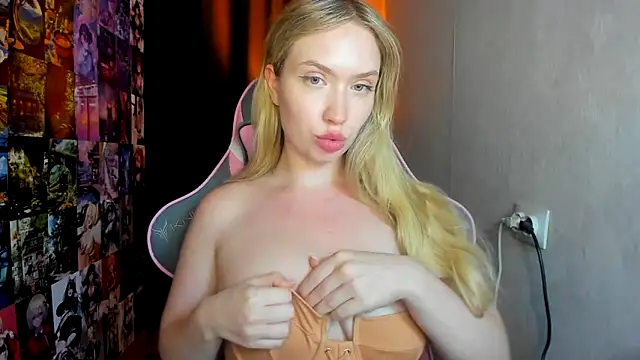 NicoleRiccii online show from September 8, 2025, 7:35 pm