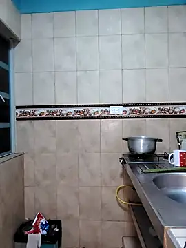 Snapshot of lunna_07 chatting on November 8, 2025, 12:22 am lunna 07 online show from November 8, 2025, 12:22 am