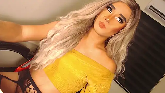 SissifyMeNow online show from October 9, 2025, 5:11 pm