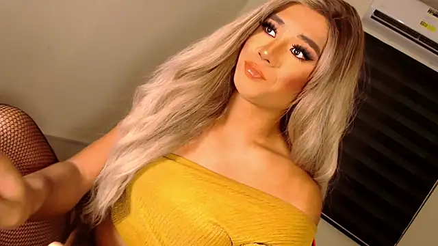 SissifyMeNow online show from October 27, 2025, 1:31 am