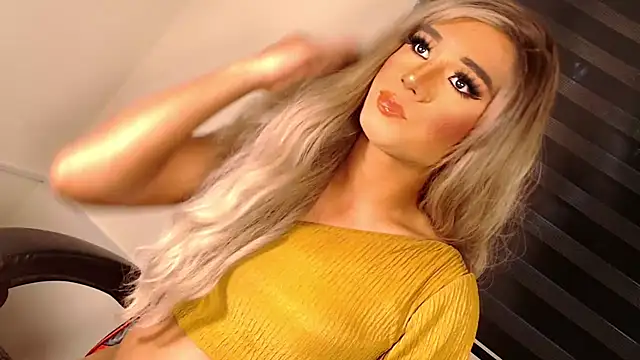 SissifyMeNow online show from November 2, 2025, 11:18 pm