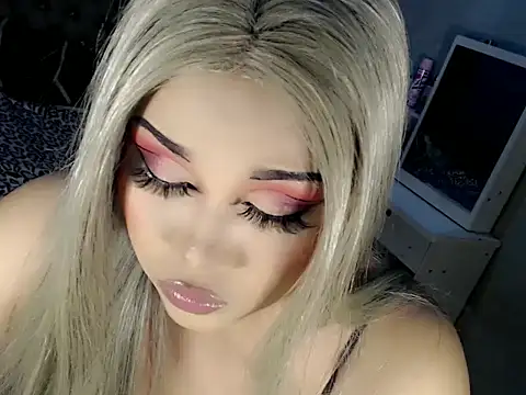 tatania fox online show from October 1, 2025, 9:43 pm