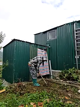 yoowwmr online show from October 29, 2025, 1:41 am