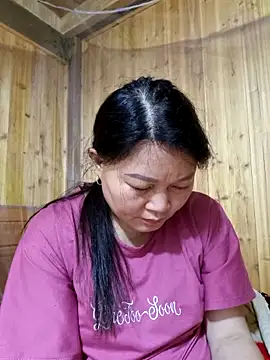 yoowwmr online show from November 6, 2025, 3:57 pm