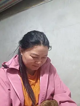 yoowwmr online show from December 22, 2025, 1:52 pm