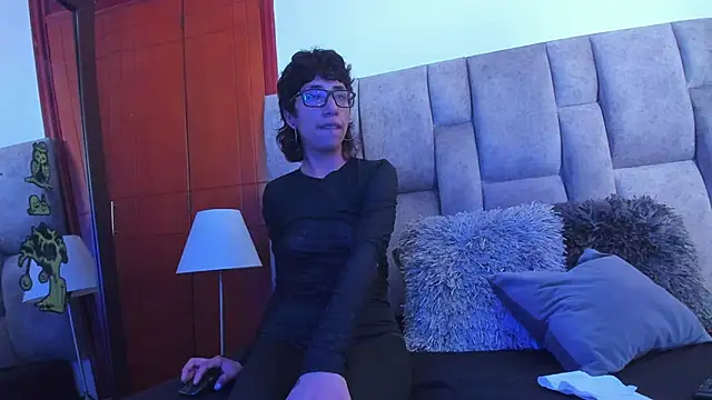 Nicky six333 online show from October 7, 2025, 8:28 pm