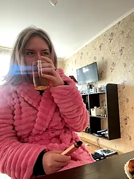 Tomyris yuki online show from November 14, 2025, 9:41 am