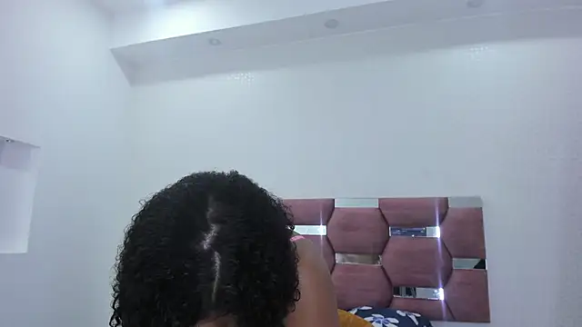 MiiaSmith   online show from November 20, 2025, 9:14 pm