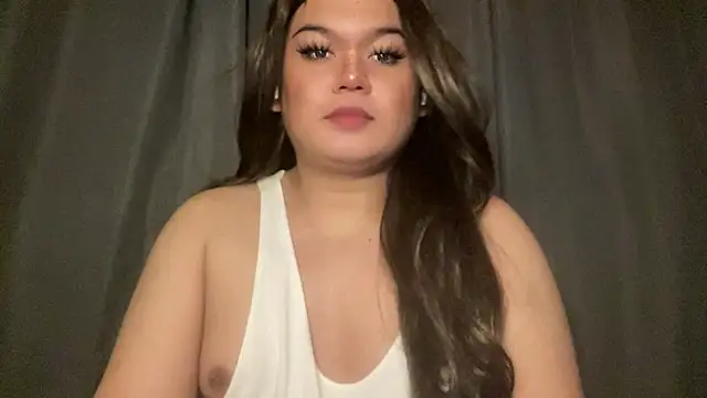 RedHead Thalia online show from June 3, 2026, 10:04 pm