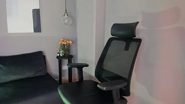 Snapshot of emily_mars1 chatting on October 4, 2025, 8:18 pm emily mars1 online show from October 4, 2025, 8:18 pm